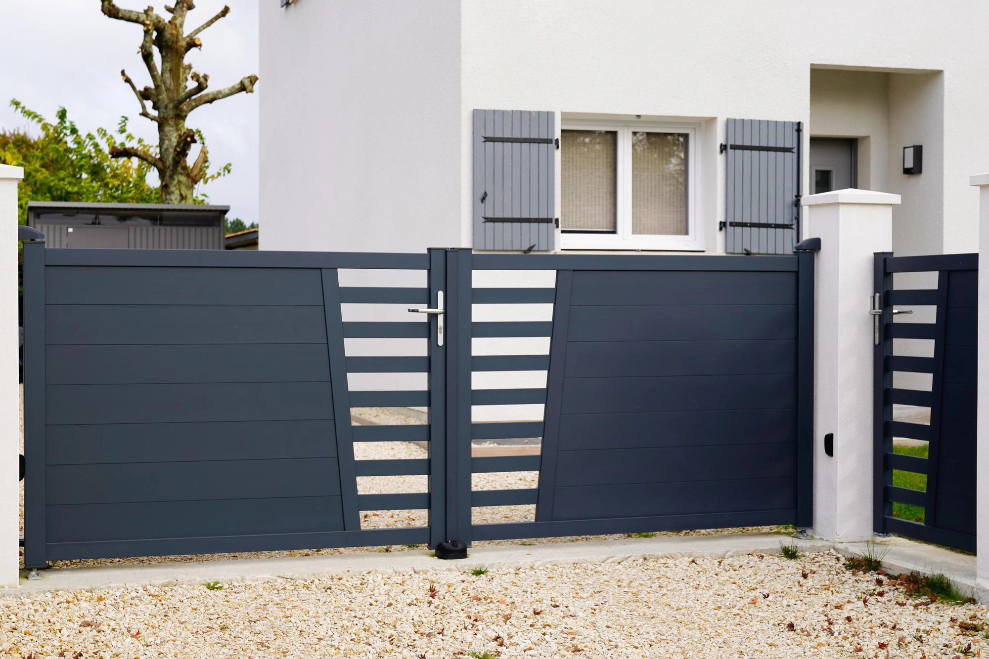 Aluminum fencing service